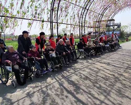 怎么讓老人在養(yǎng)老院內生活美滿